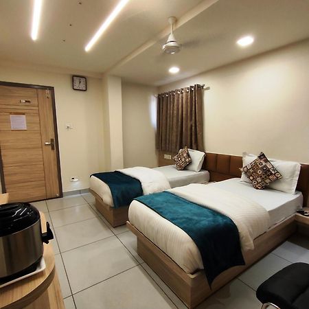 Hotel Kinara Ahmedabad Exterior foto